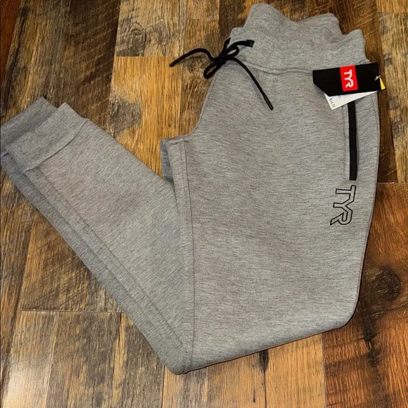 ⭐️TYR Light Gray Sweatpants Size XS NWT - Picture 6 of 6